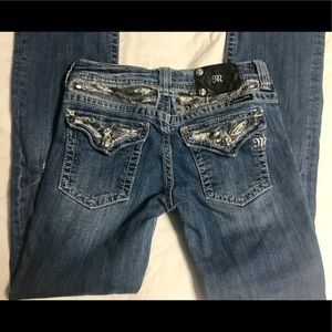 MISS ME Light washed distressed bootcut jeans!